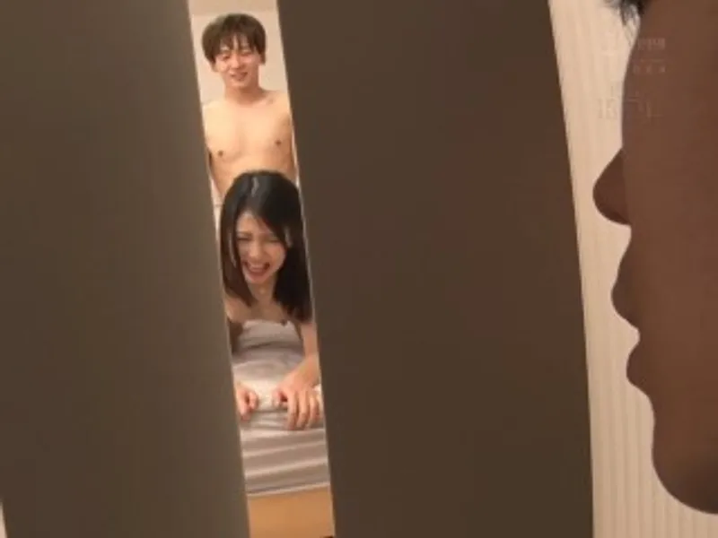 Thanh niên đang vụng trộm với chị nhà cạnh bên thì anh anh xã về...